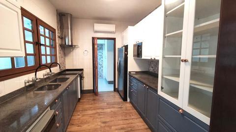 Casa à venda em Maringá, Zona 05, com 3 quartos, com 300.95 m²