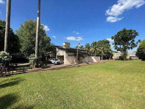 Sobrado à venda em Maringá, Vila Morangueira, com 4 quartos, com 3800 m²
