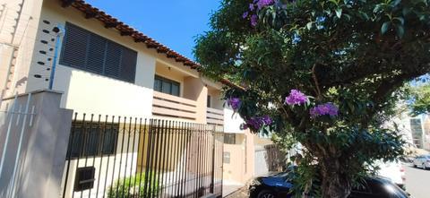 Casa à venda em Maringá, Zona 08, com 3 quartos, com 157 m²